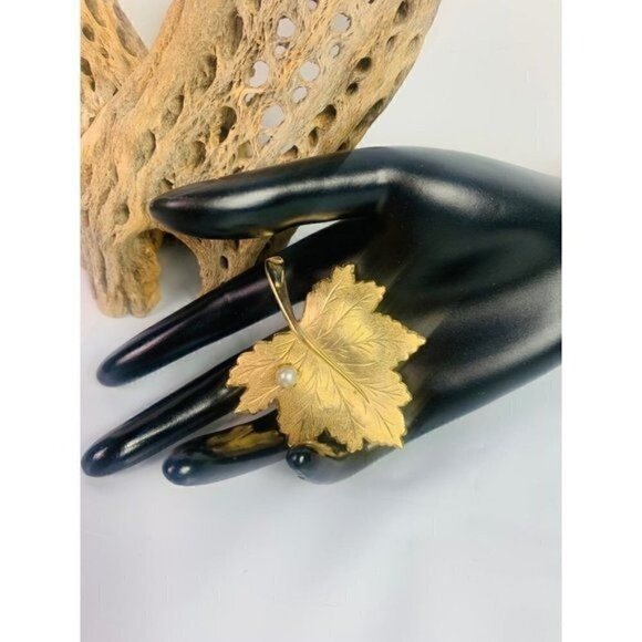 Vintage 60s SARAH CONVENTRY Gold-Tone LEAF with Faux Pearl Brooch - Picture 1 of 8